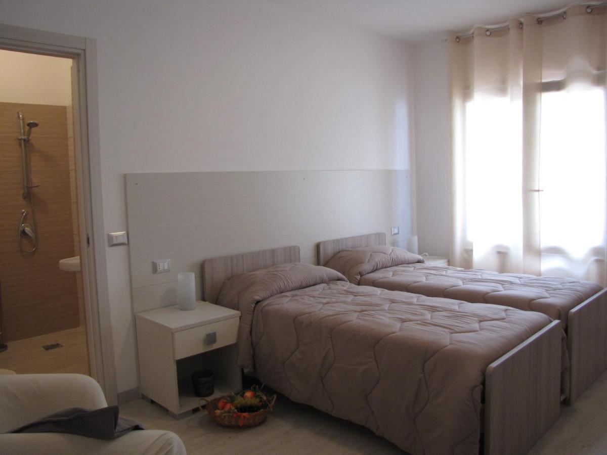 Quattro Stagioni Hotel Падула Екстериор снимка